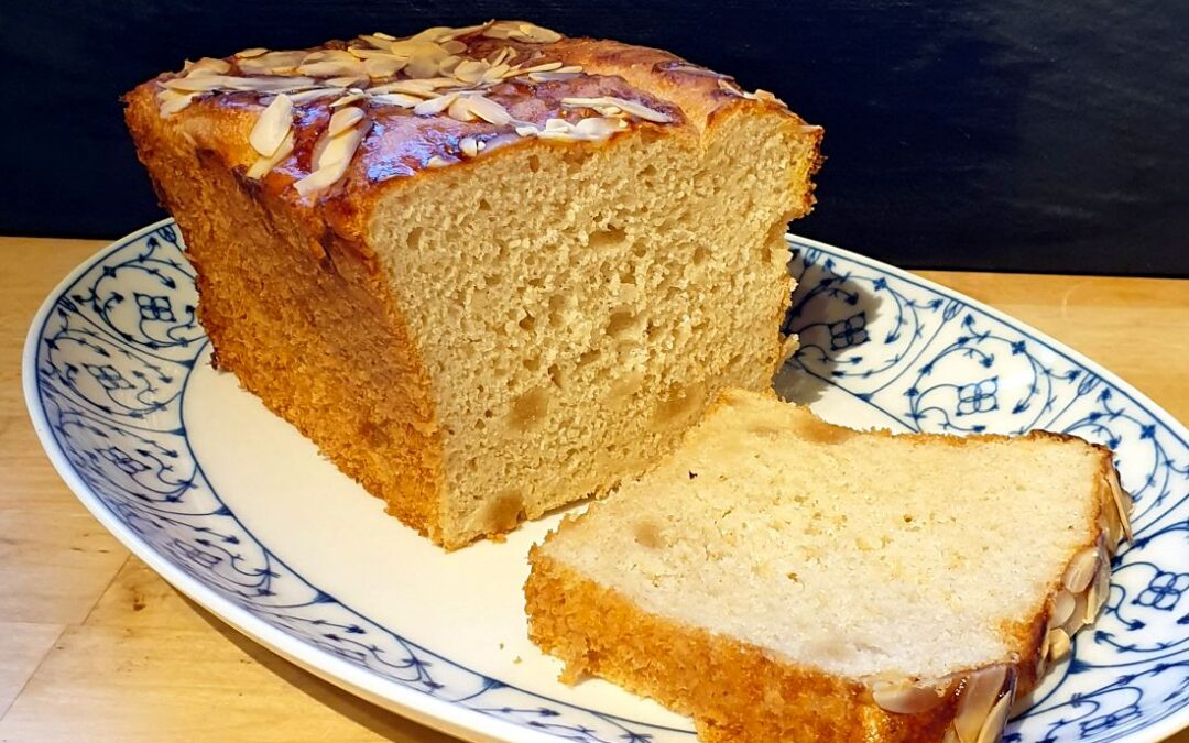 Süßes Hefebrot mit Marzipan