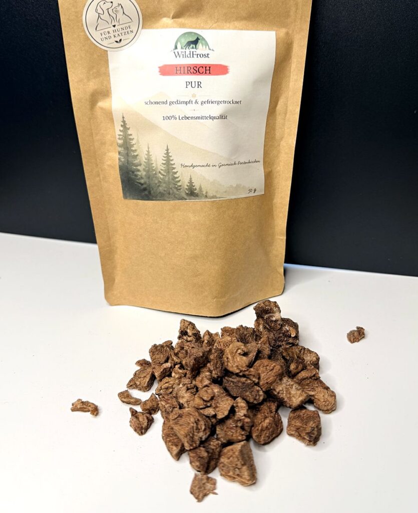 WildFrost Hirsch PUR Packung mit gefriergetrockneten Hirschstücken und Etikett